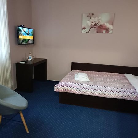 Gosudar Hotel Kropyvnytsky Buitenkant foto