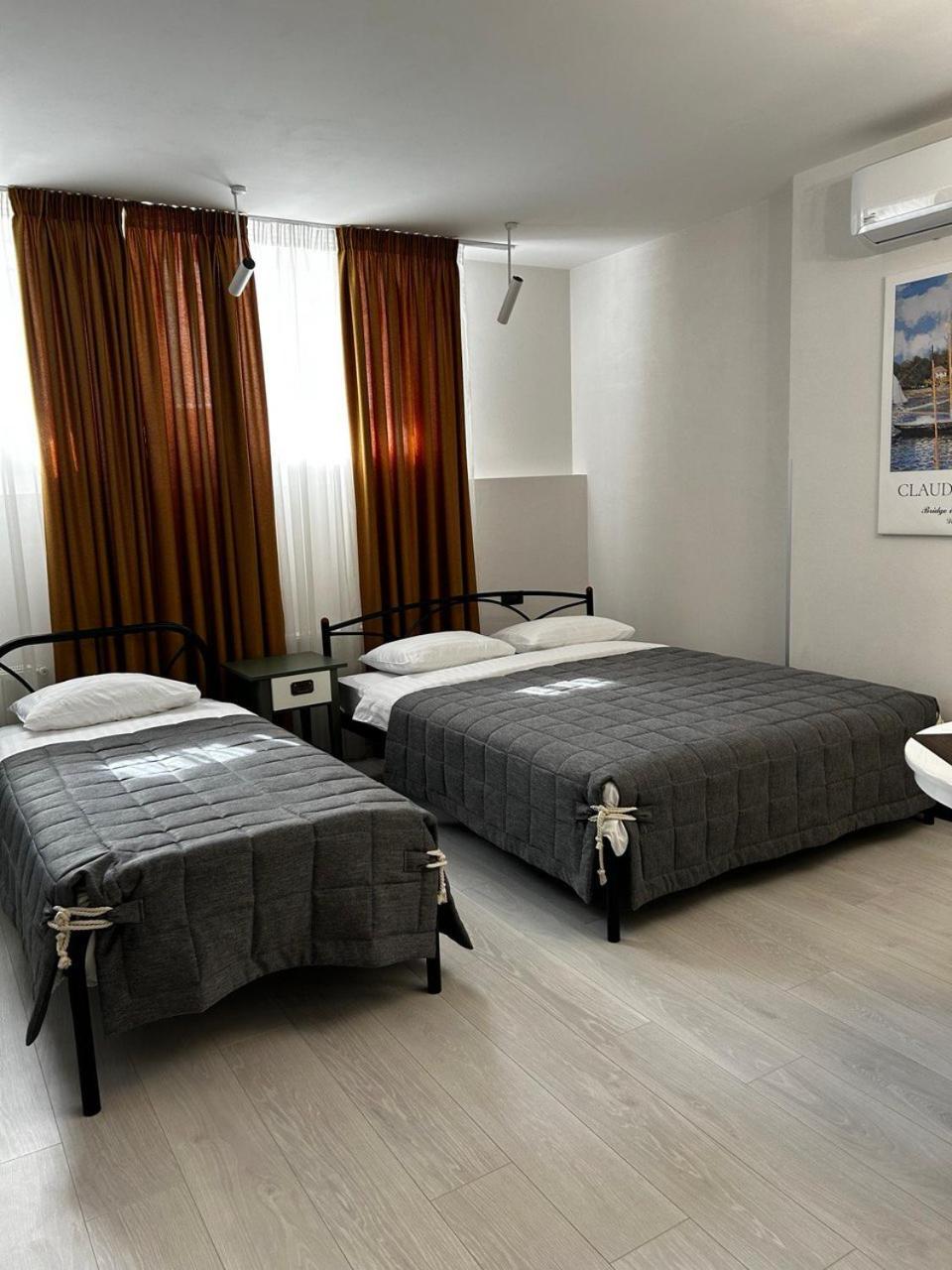 Gosudar Hotel Kropyvnytsky Buitenkant foto