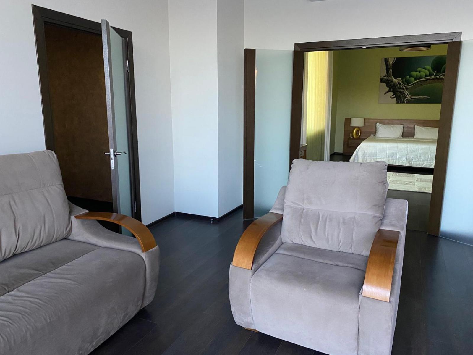 Gosudar Hotel Kropyvnytsky Buitenkant foto