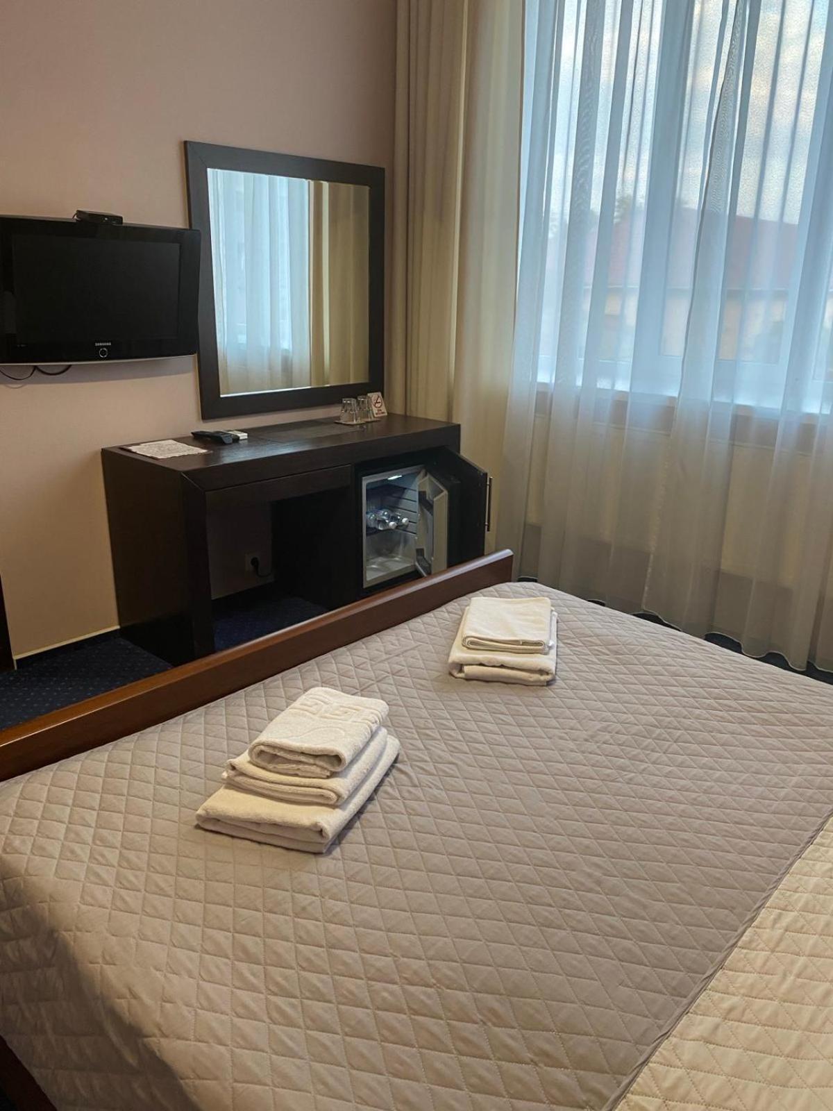 Gosudar Hotel Kropyvnytsky Buitenkant foto
