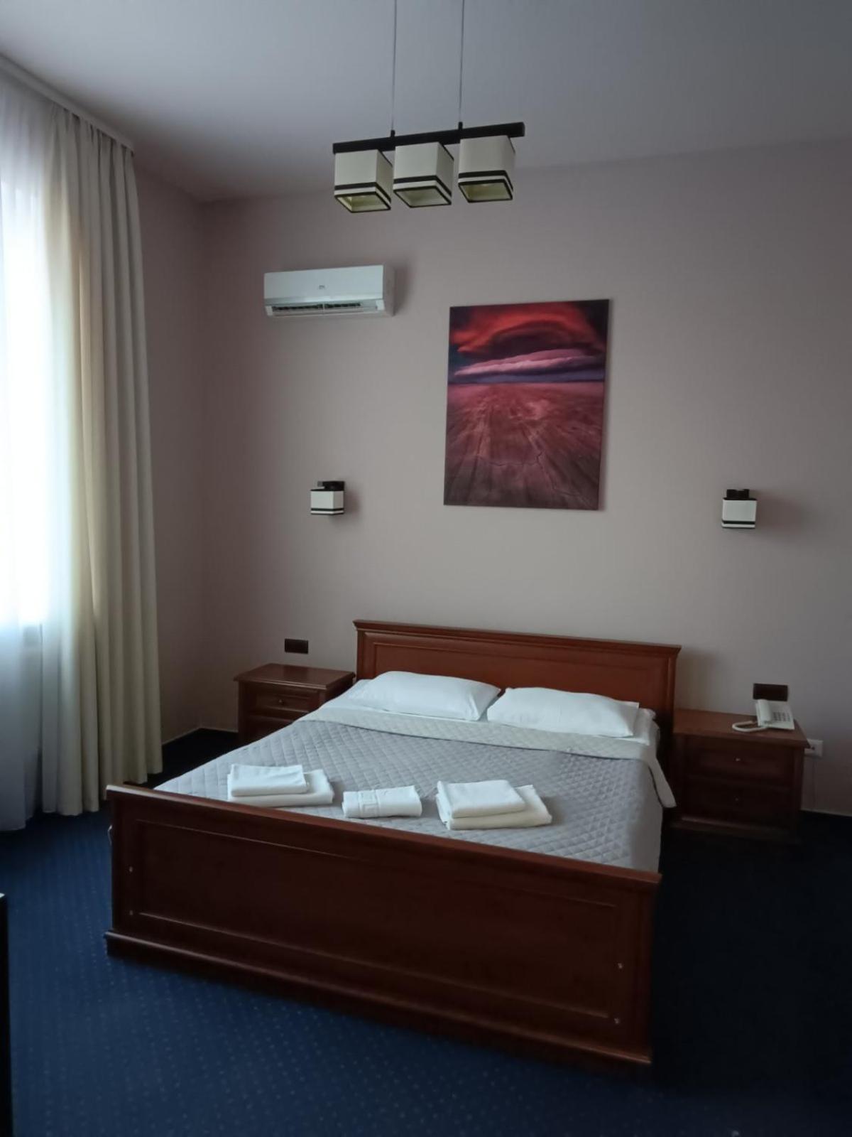 Gosudar Hotel Kropyvnytsky Buitenkant foto